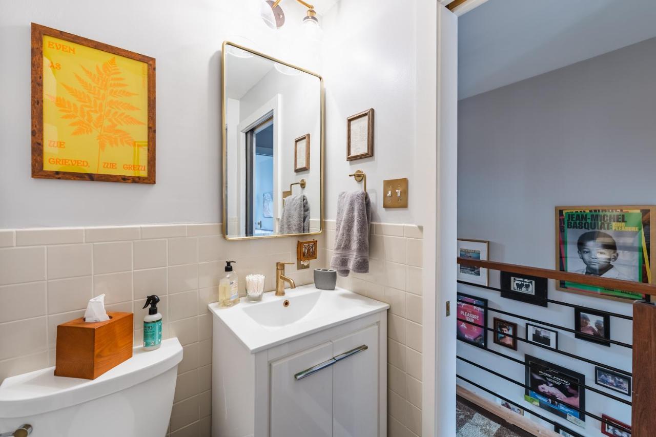 Bedroom In Thoughtfully Decorated East Passyunk Home Filadelfia Exterior foto