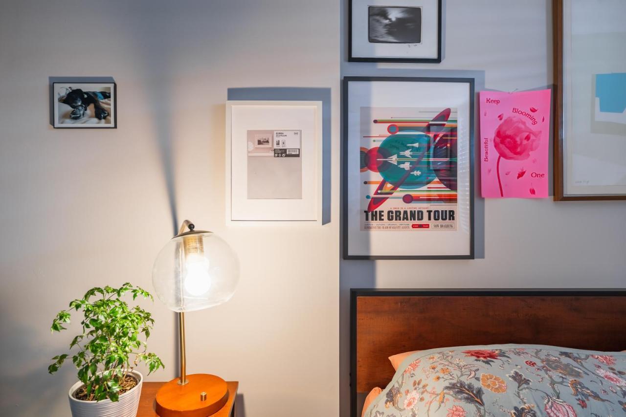 Bedroom In Thoughtfully Decorated East Passyunk Home Filadelfia Exterior foto